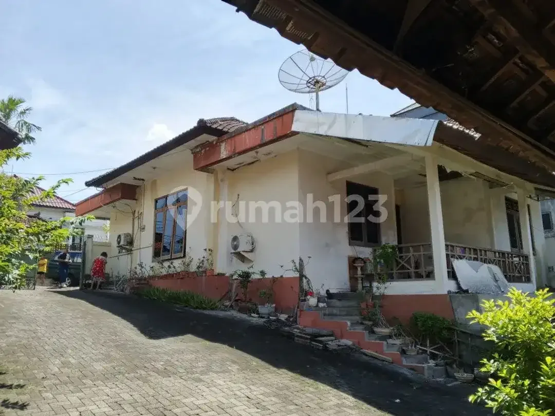 Dijual Rumah dengan Lokasi Strategis di Denpasar Barat - Image 2 of 10