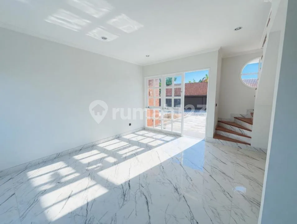 Rumah 2 Kamar Tropical Minimalis Fully Furnished di Kerobokan Lokasi - Image 4 of 4