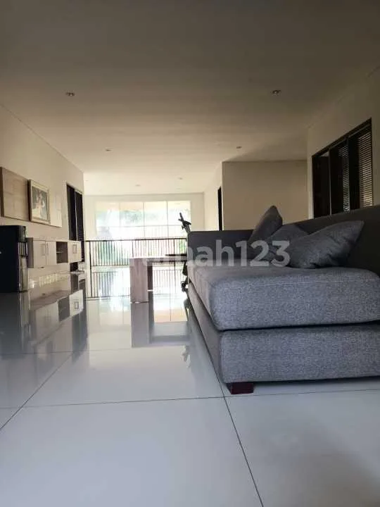 RUMAH MEWAH MINIMALIS LINGKUNGAN NYAMAN DI TENGAH KOTA FURNISHED - Image 3 of 4