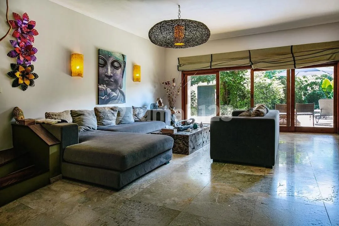 Villa Mewah Jimbaran, Full Furnished, 5 Menit Dari Pantai Jimbaran, SHM - Image 1 of 4