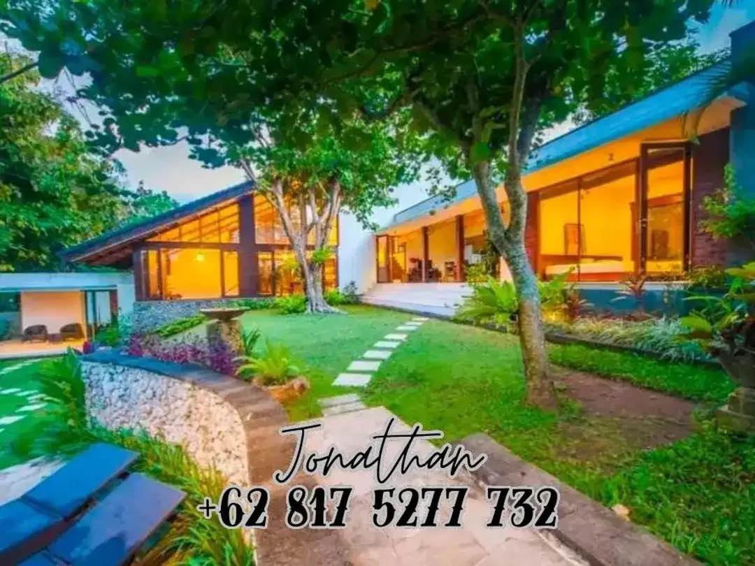 Dijual Villa Freehold Luas dengan Taman Besar di Sukawati Gianyar - VSKHE - Image 1 of 10