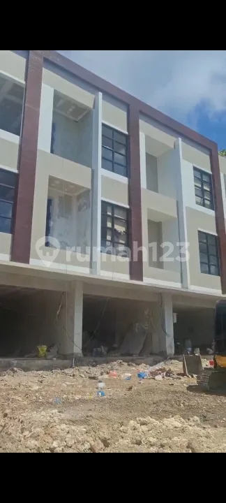 Satu-satunya Ruko Jual & Ready Unit Di Jalan Raya Uluwatu Pecatu, Bali - Image 1 of 4