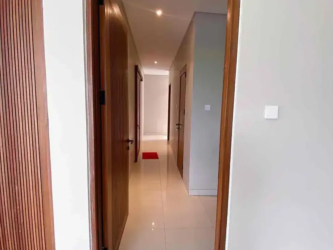 Villa Mewah Tropis Luas di Central Canggu – 4 Kamar Tidur dengan Kolam Renang Pribadi - Image 10 of 10