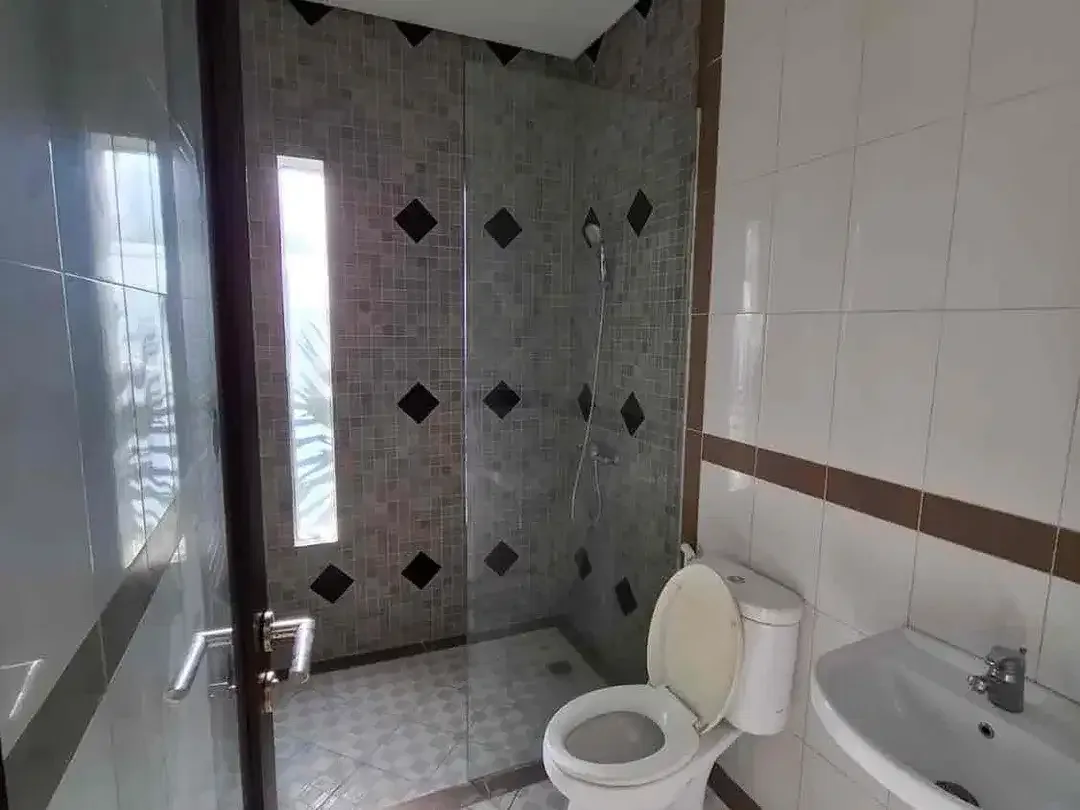 Dijual rumah minimalis baru gress lantai 2 berLokasi perumahan surya buana deket kerobokan - Image 8 of 8