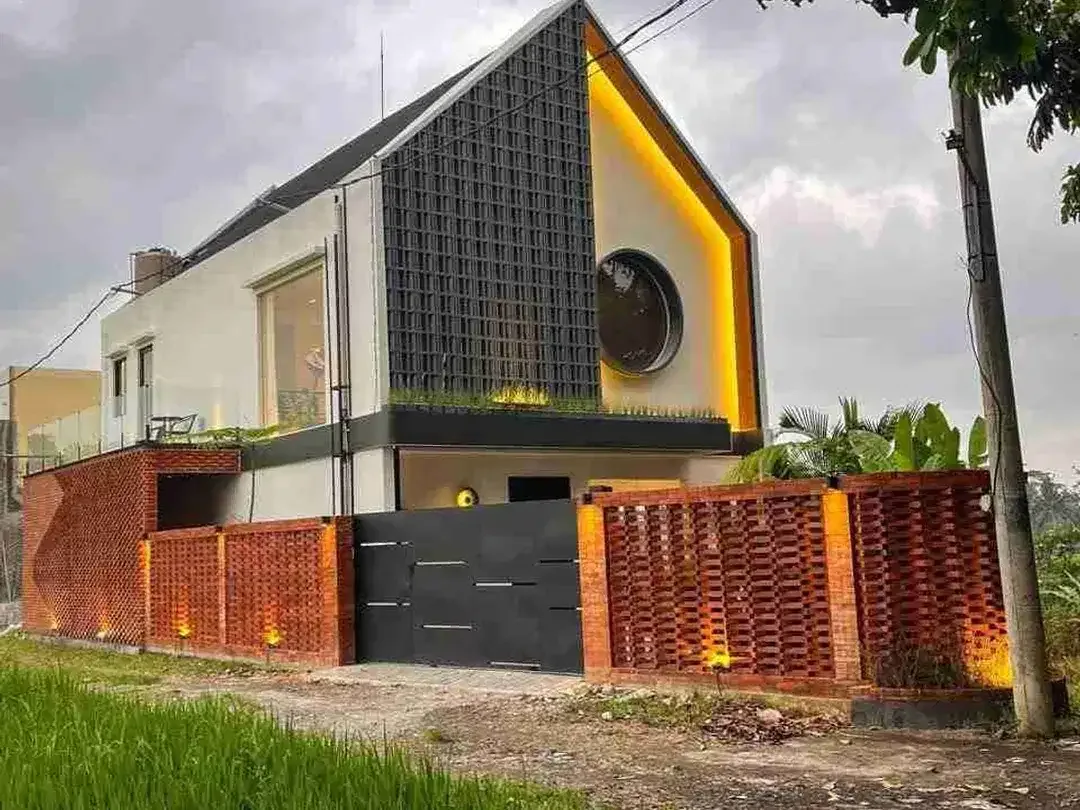 Vila Mewah Bergaya Industrial Modern yang Baru Selesai Dibangun - Image 1 of 10