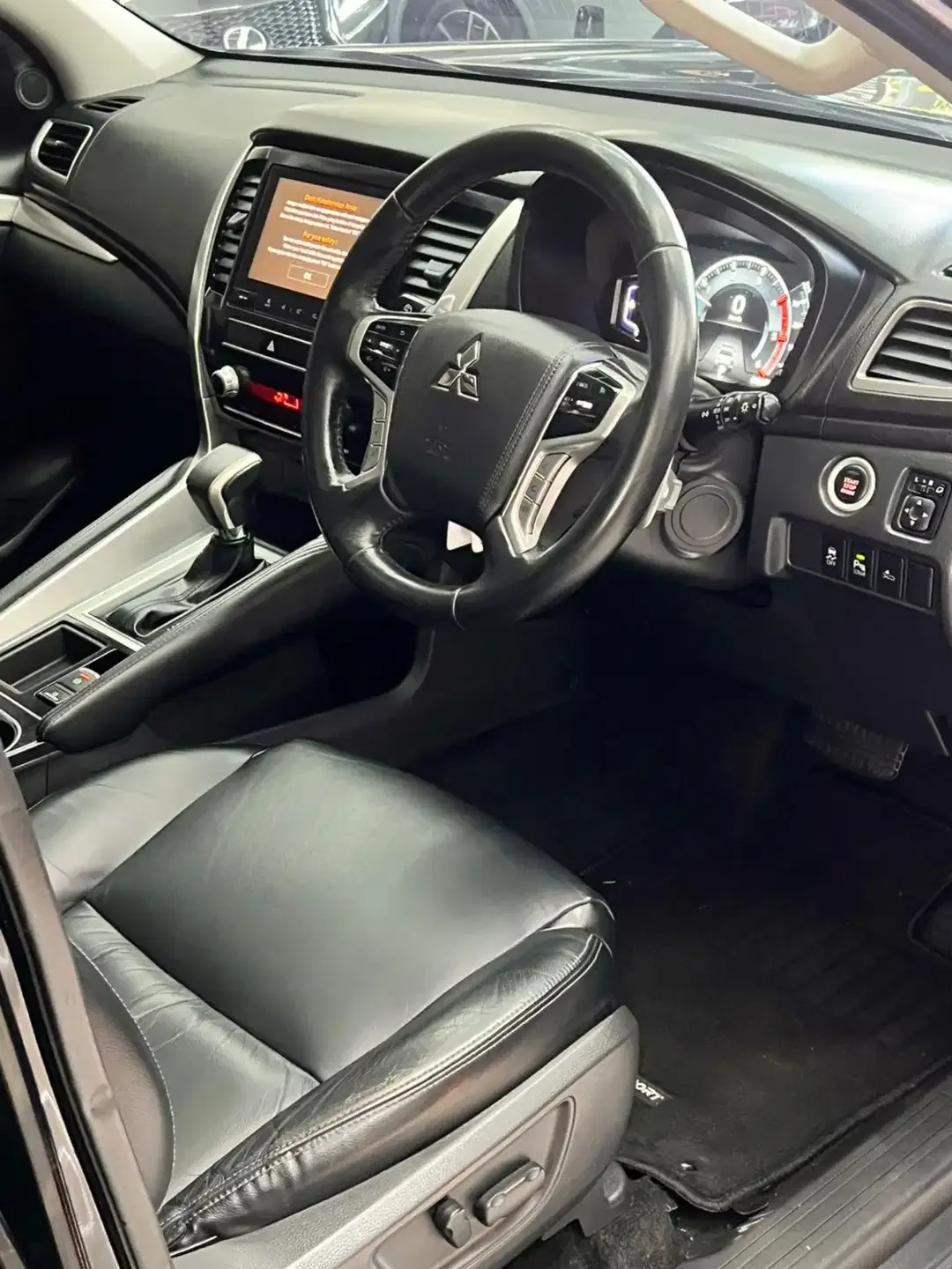 Pajero Sport Dakar 2021 - Image 6 of 8