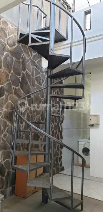 Rumah Ready 5br Kawasan Elite Semi Fullnished Di Denpasar Timur - Image 2 of 4