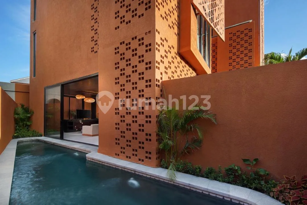 Villa Modern 3 Lantai di Canggu Dekat Pantai Batu Bolong Bali - Image 2 of 4