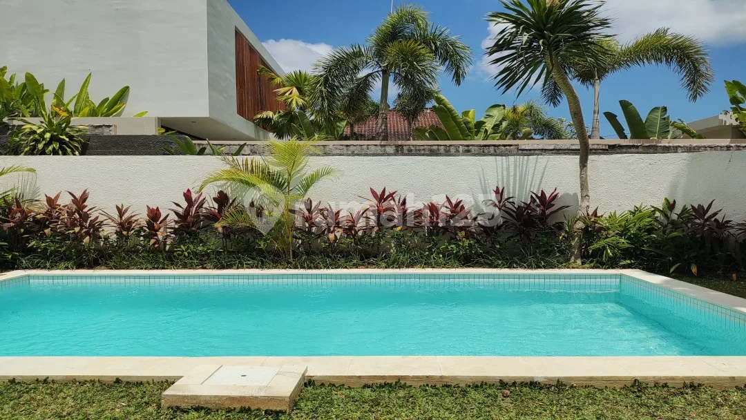 Brand New  Rumah Semi Villa Sublease Sewa Tahunan  Kontrakan Furnished Baru SHM - Sertifikat Hak Milik di Canggu - Image 3 of 4