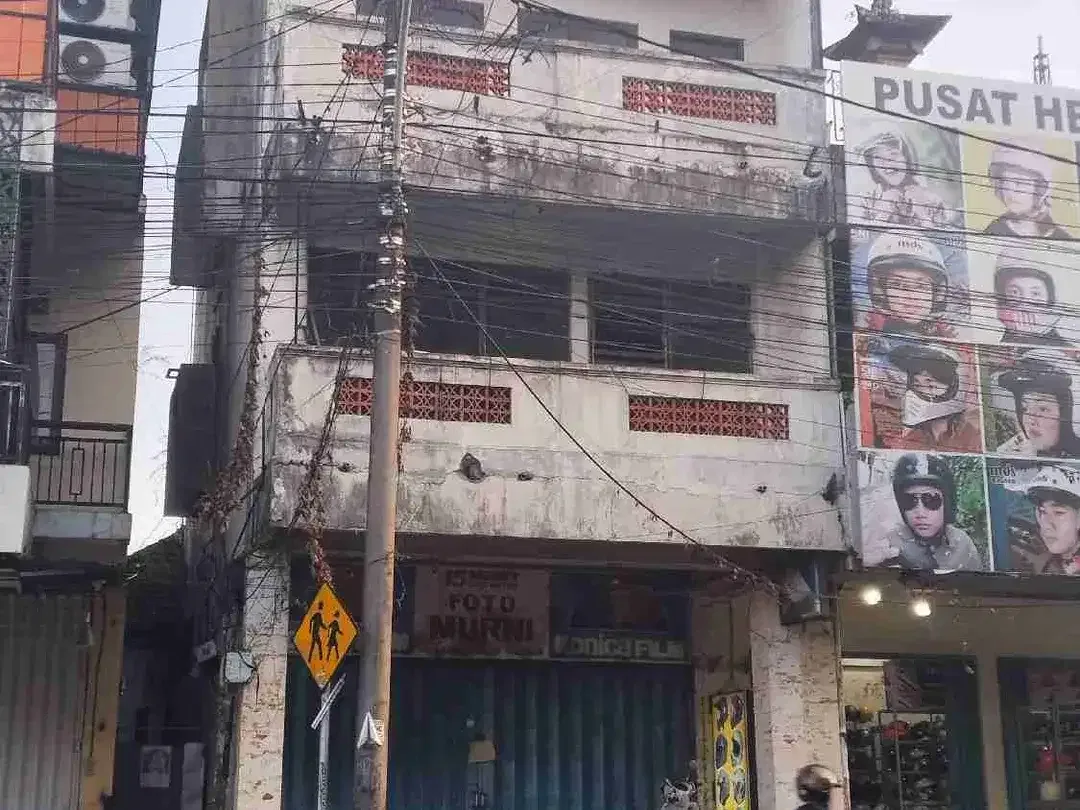 Dijual Bangunan Komersial 3,5 Lantai di Gajah Mada Tabanan - Image 1 of 9