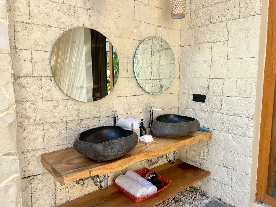 PRIVATE LUXURY VILLA IN SEMINYAK JUST 300 METERS WALKING DISTANCE TO THE BEACH - Image 6 of 10
