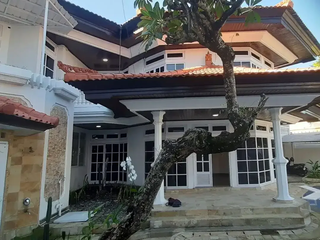 For Sale House  Dijual rumah semi villa  lantai 2 area tuban semi furnish dekat bandara ngurah rai badung - Image 2 of 10