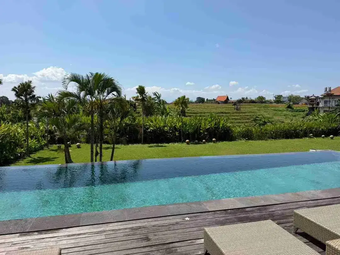 VILLA LANTAI II VIEW SAWAH DAN GUNUNG BARU HABIS RENOVASI DIJUAL HITUNG HARGA TANAH SAJA DI TUKA BABAKAN CANGGU BALI - Image 5 of 10