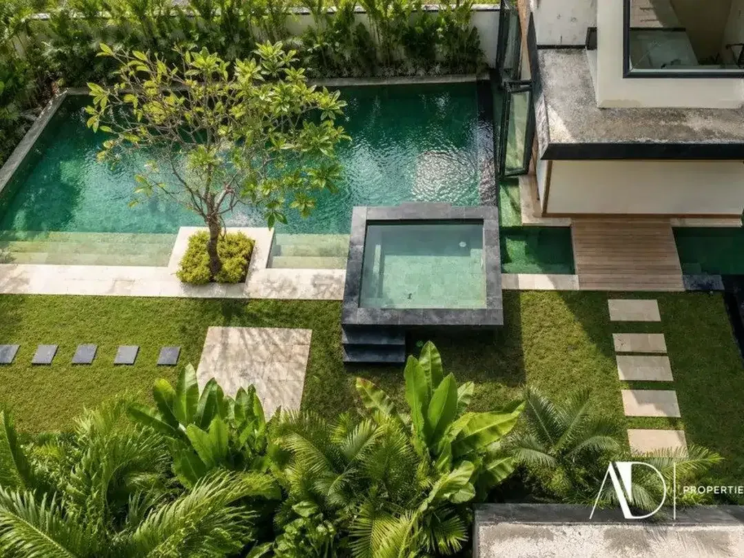 LEASEHOLD | CONTEMPORARY TROPICAL 3-BEDROOM VILLA NEAR SESEH BEACH - Image 2 of 10