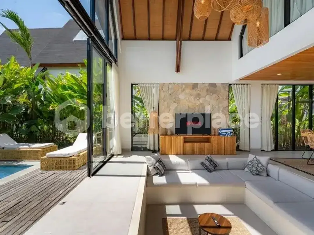 Tropical Glass Retreat — 2BR Leasehold Villa in Kerobokan - Image 4 of 10