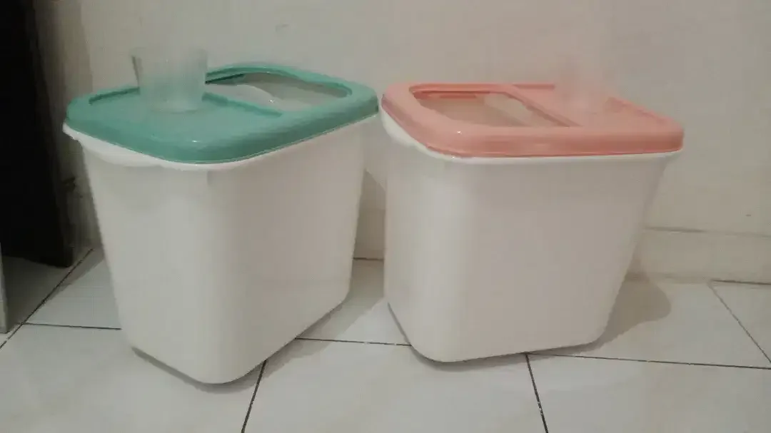 Tempat Kotak Pnyimpanan Beras Storage Kpasitas 10kg Tutup Sliding BARU - Image 1 of 4