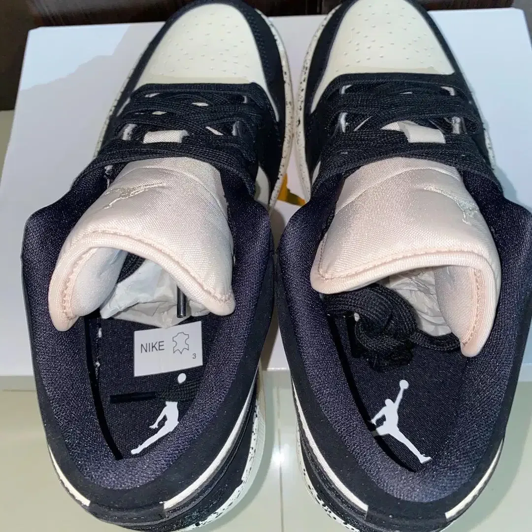 Nike Air Jordan 1 Low Women Guava Ice - Image 8 of 10