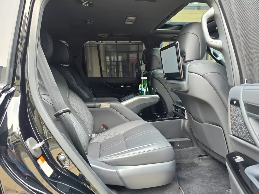 LEXUS LX600 VIP - Image 8 of 10