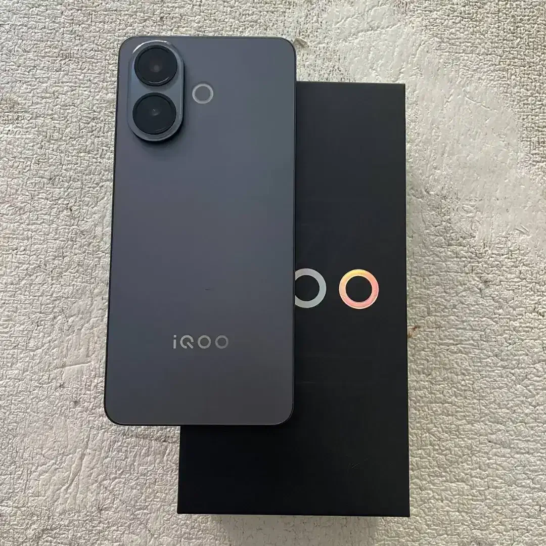Iqoo Z10R 5G Warna Hitam 12/256GB - Image 3 of 3