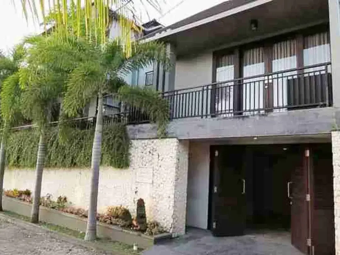 dijual villa 4 bedroom tanpa furniture di Taman Sakura dekat hotel Ayana jimbaran Kuta Selatan Badung Bali - Image 1 of 6