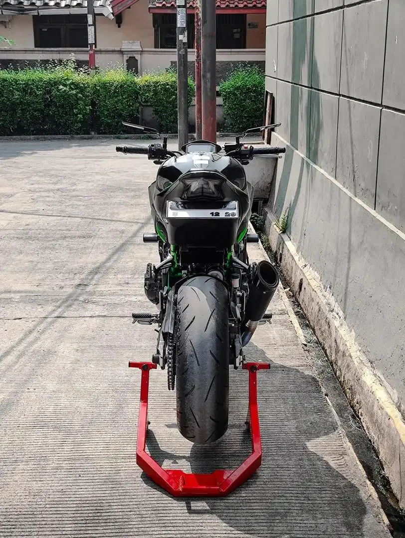 Kawasaki Z900 ABS tahun 2024 Very Low Odo Mulus TT FP Like New - Image 8 of 10