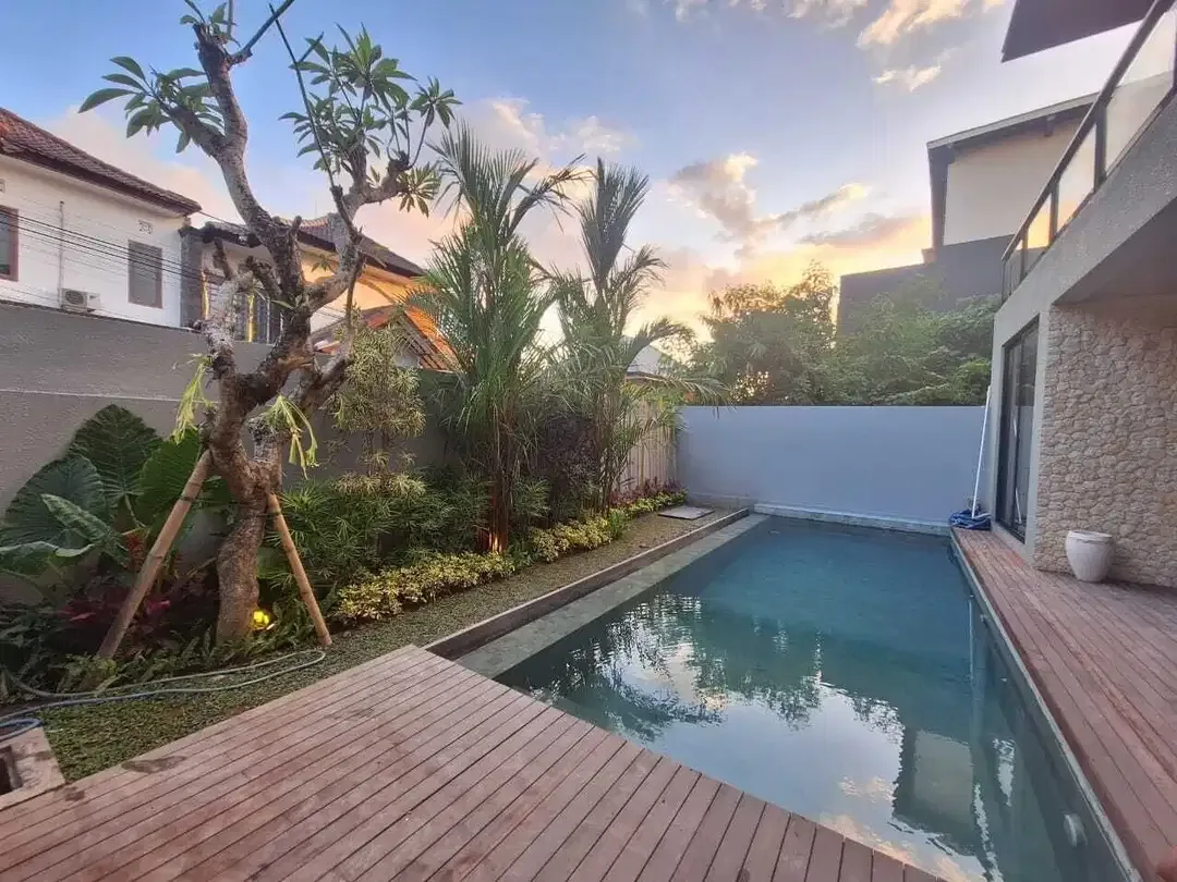 VILLA 2LT FULLYFURNISHED ONE GATE KAWASAN VILLA DI UMALAS - Image 1 of 10