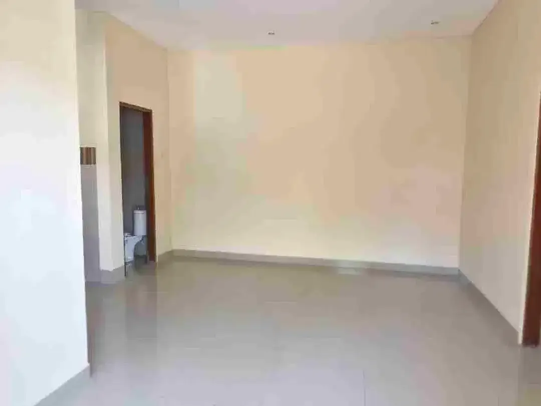 RUMAH 2 KAMAR, LINGKUNGAN TENANG, DEKAT JALAN RAYA DAN KAMPUS IDB RENON - Image 5 of 10