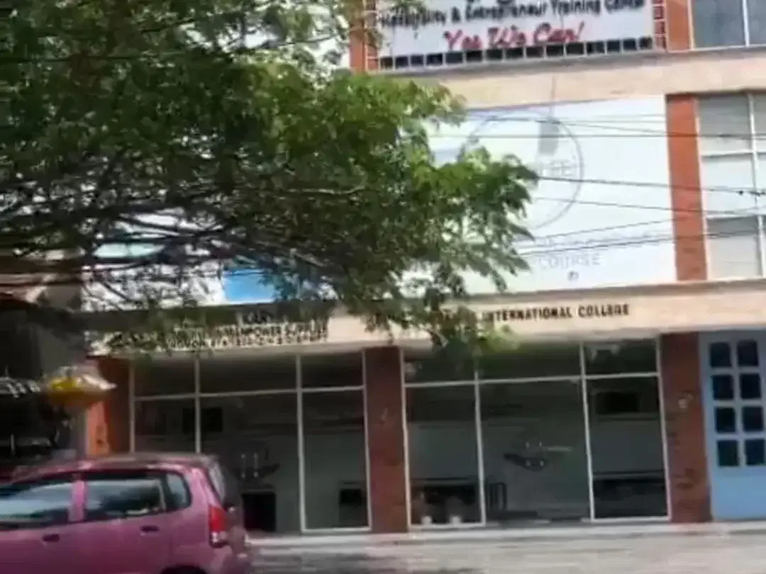2 UNIT RUKO 3 LANTAI DI JL MAHENDRADATTA DENPASAR DEKAT MALL - Image 1 of 7