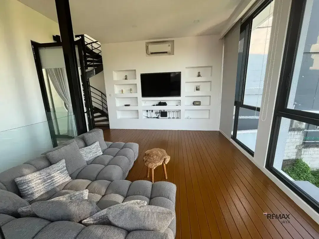 Fully Furnished 2-Bedroom Villa For Sale In Tumbak Bayuh, Canggu - Image 2 of 10