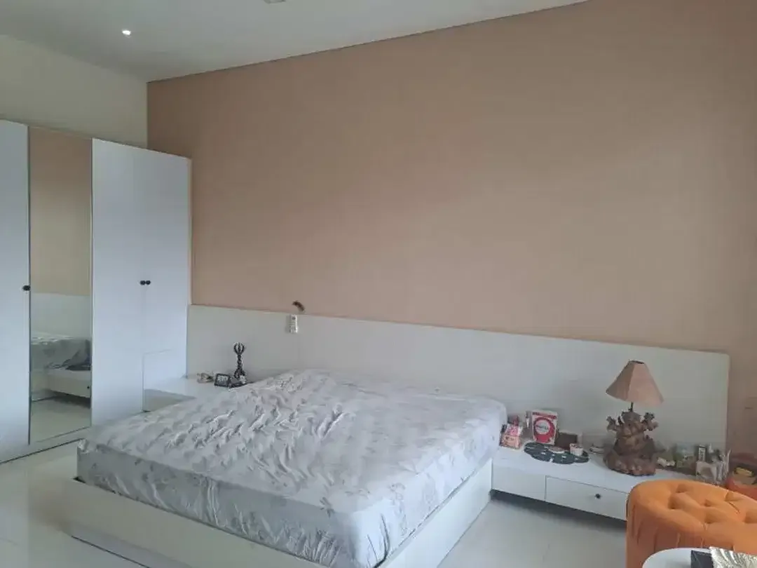 Contemporary Comfort and Prime Location - Image 6 of 10
