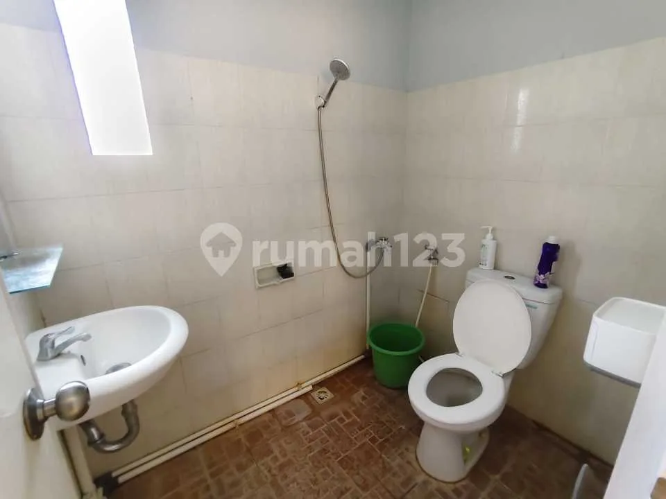 Rumah 2 Lantai Semi Furnish di Pusat Kota - Image 2 of 4