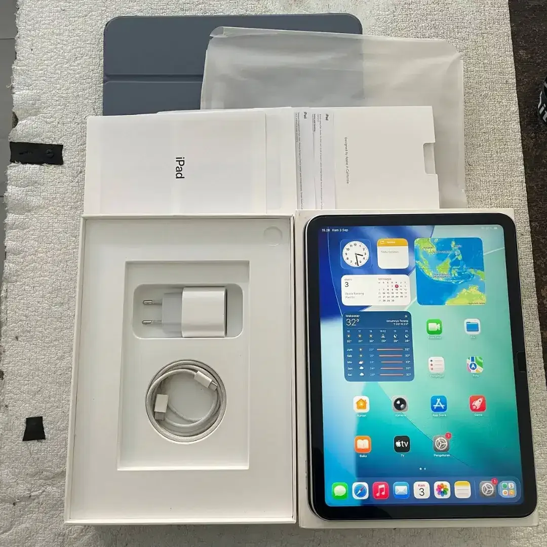 iPad(10th Generation) WI-FI iBox Warna silver 64GB - Image 2 of 4