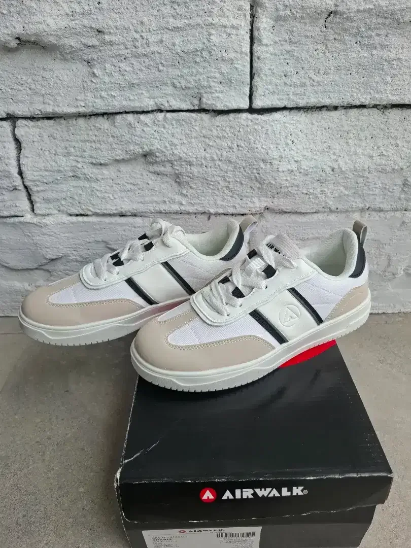 Sepatu Airwalk Charis Size 39 fit to 40 Original Baru - Image 2 of 5