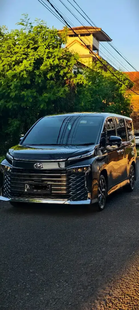 TOYOTA VOXY 2022 pajak panjang  no PR 36rb km Asli DK - Image 2 of 7