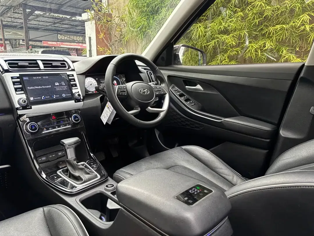 Hyundai Creta Prime AT 2023 Two Tone Putih - Image 9 of 10