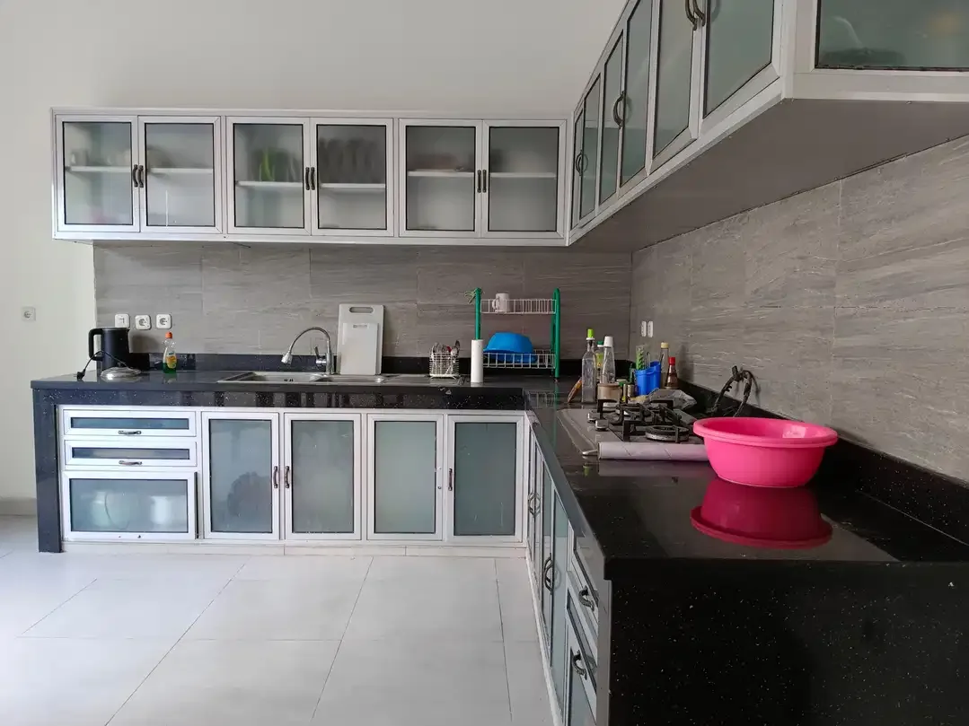 RUMAH SEMI VILLA PRIVAT POOL 4 BR KAWASAN BAGUS RENON - Image 5 of 10