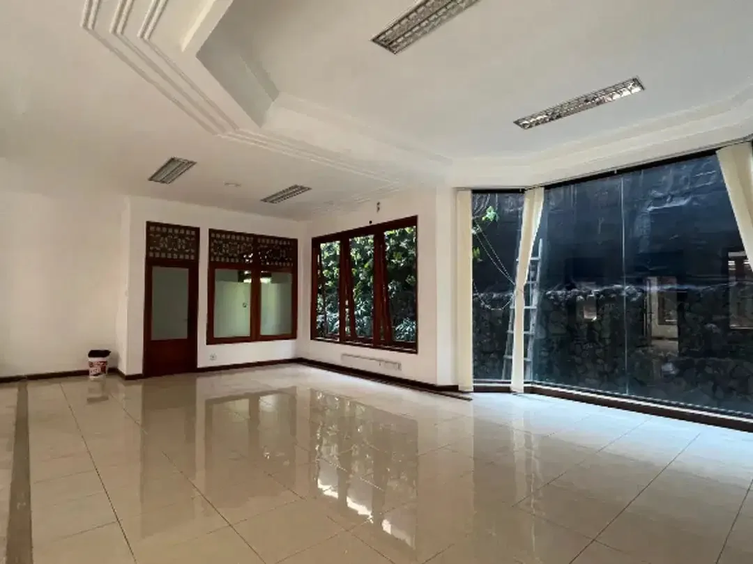 RUMAH LOKASI STRATEGIS TENGAH KOTA DI RAYA PUPUTAN RENON DENPASAR - Image 3 of 9