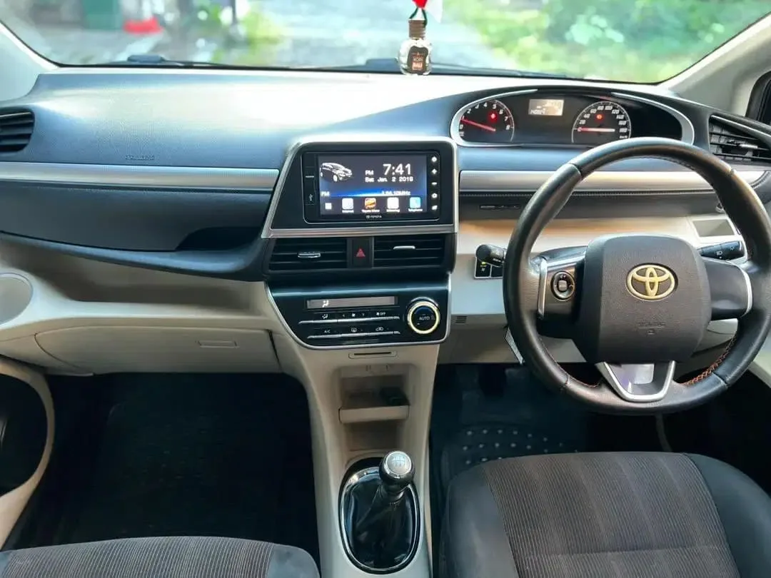 Toyota Sienta v 2017 manual,asli bali - Image 9 of 10