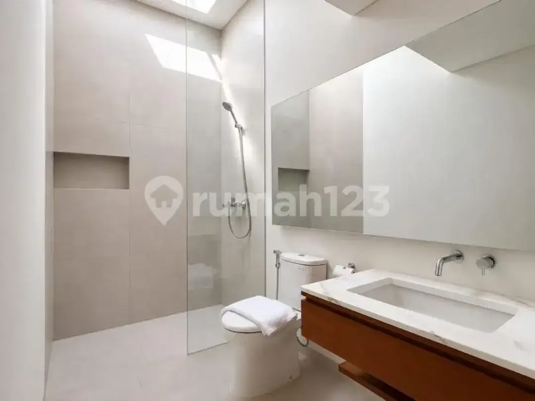 Villa Modern Tropical Luxury 4Br Full Furnish Private Pool Sanur Denpasar Selatan, Freehold/Leasehold 50 Tahun, Rp 4,7 Miliar - Image 2 of 10