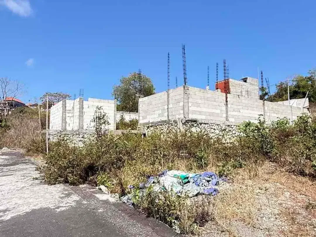 DIJUAL TANAH BONUS BANGUNAN VILLA SETENGAH JADI – KUTUH, KUTA SELATAN, BALI - Image 1 of 10