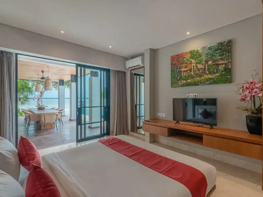 Dijual Cepat dan Disewakan Villa 2 Lantai Exclusive Hadap Pantai Pinggir Laut, Lokasi Strategis Wisata Badung Bali - Image 5 of 10