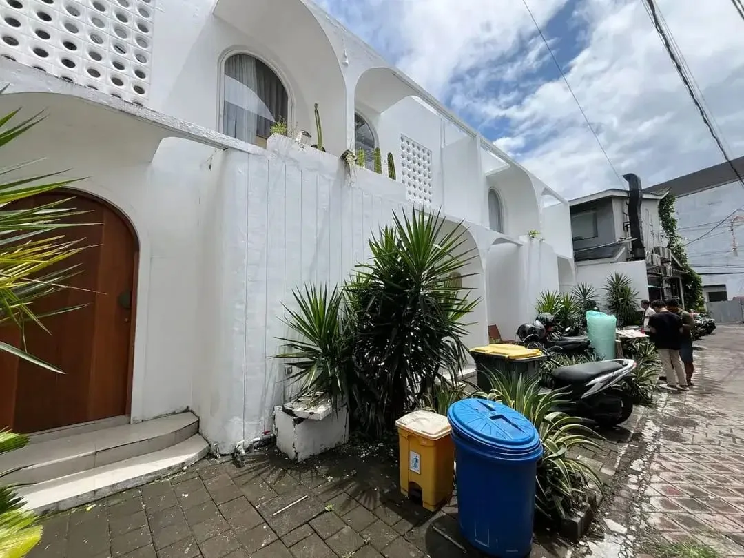 TOWNHOUSE VILLA IN DOWNTOWN CANGGU - Image 1 of 10