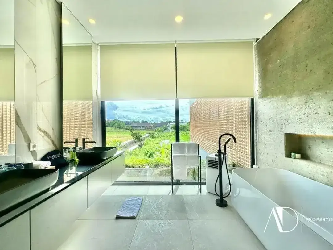 FREEHOLD | ULTRA-MODERN 4-BEDROOM LUXURY VILLA IN BERAWA, CANGGU - Image 10 of 10