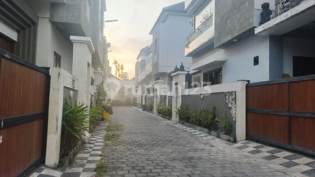 Rumah Bagus Modern 2 Lantai Bebas Banjir Akses Utama Bypass Sanur - Image 2 of 4