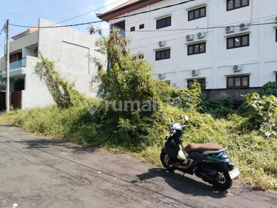 Onsale Tanah Kosong Berlokasi di Kerobokan, Kuta Utara, Badung, Bali. Lingkungan Kawasan Perumahan One Gate Sistem dan Ada Beberapa Rumah Disewakan Juga di Area Tersebut. Kawasan Tenang dan Nyaman - Image 3 of 4