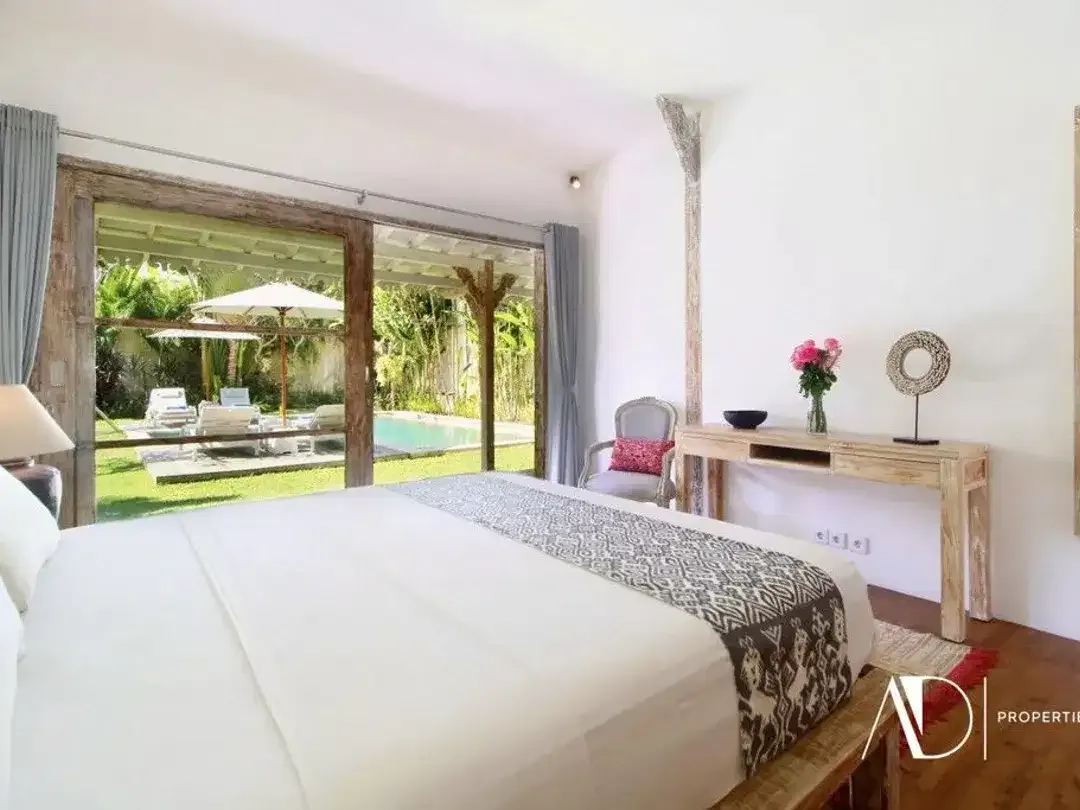 LEASEHOLD | TROPICAL BALINESE-STYLE VILLA IN PRIME BERAWA, CANGGU - Image 9 of 10