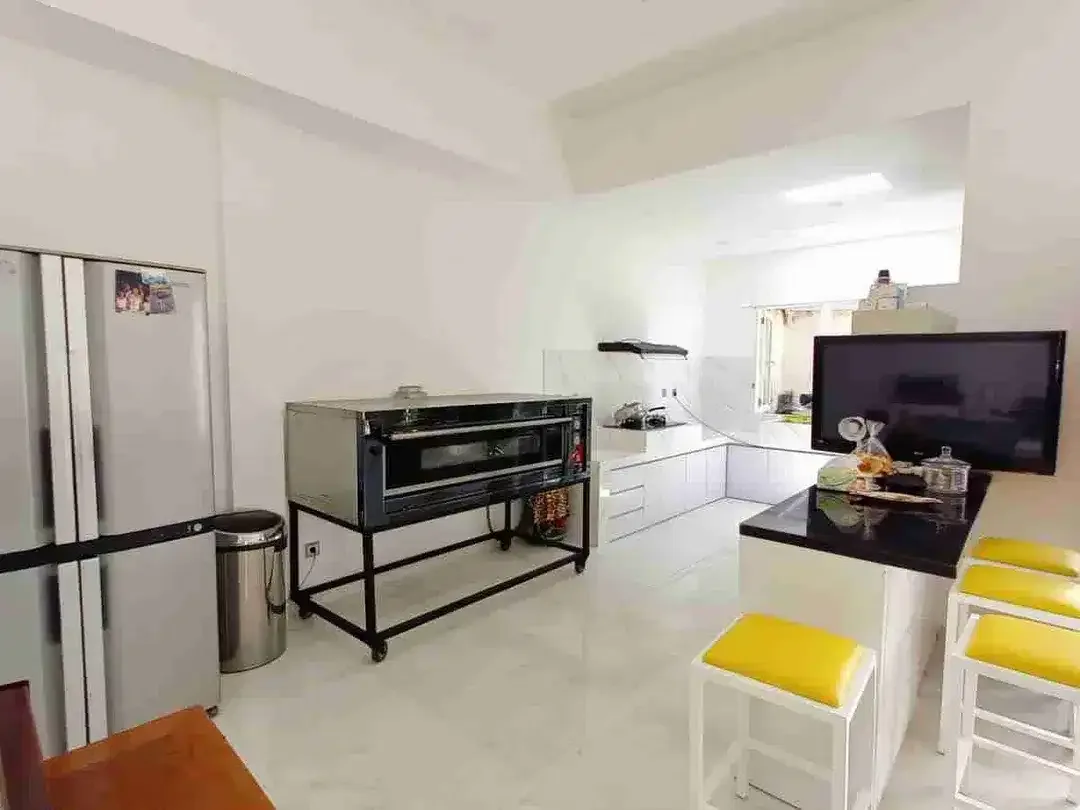 Dijual villa lokasi  Jalan Pura Masuka Gg. Camp Ungasan Badung - Bali.

Lokasi tenang dengan lingkungan villa - villa mewah dan dekat dengan Pantai Melasti - Image 10 of 10