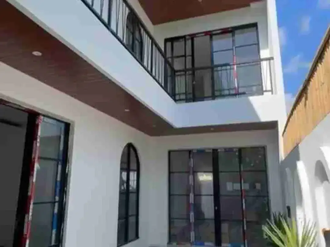 dijual villa baru lantai 2 lokasi padonan canggu - Image 1 of 10