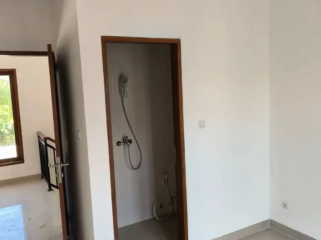 RUMAH HUNIAN BARU SIAP PAKAI 3BR KAWASAN CLUSTER LOKASI STARTEGIS DI JIMBARAN - Image 5 of 9