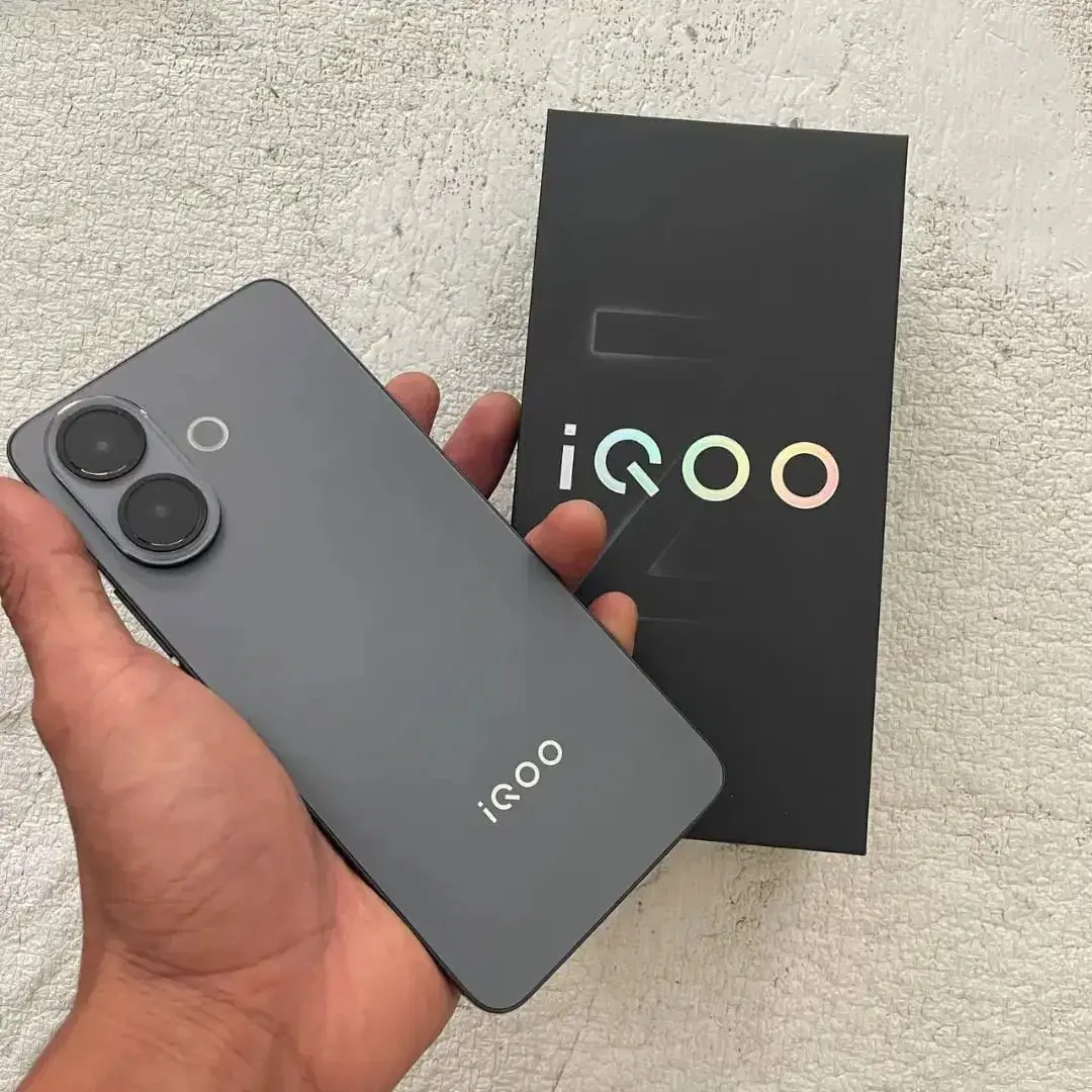 Iqoo Z10R 5G Warna Hitam 8/256GB - Image 4 of 5